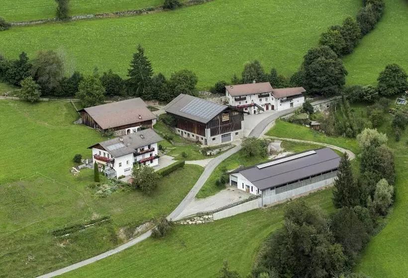 Maaseutuhotelli Agriturismo Gfaderhof Ferienwohnungen