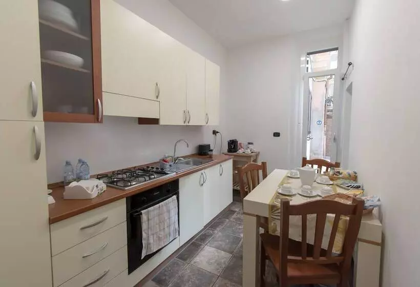 تختخواب و صبحانه Casual Stay Cairoli