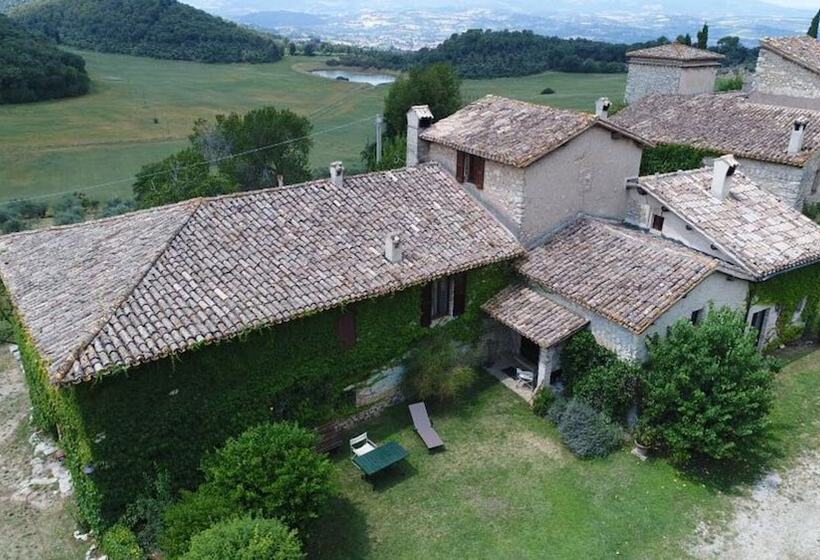 Lantligt Hotell Della Genga