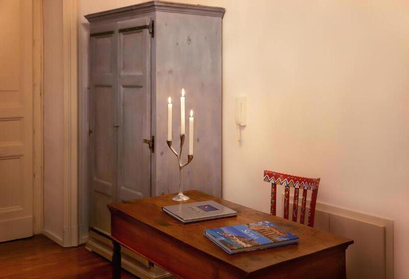 تختخواب و صبحانه Naca Suite