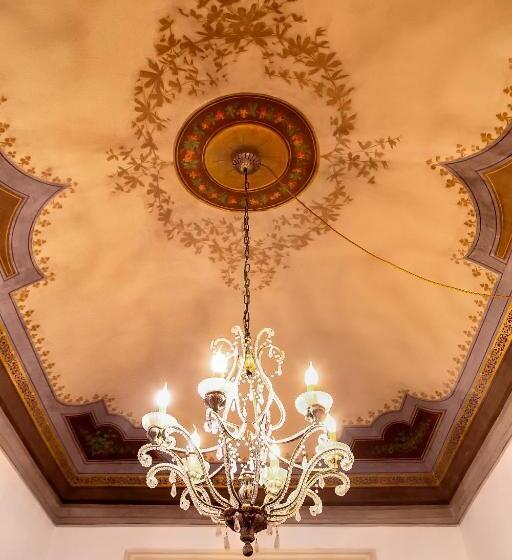 تختخواب و صبحانه Naca Suite