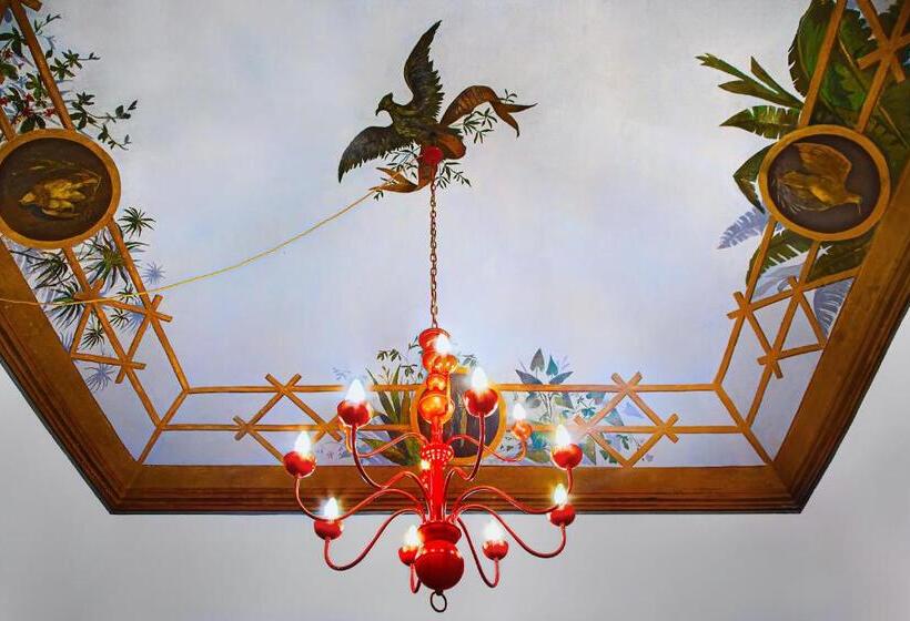 تختخواب و صبحانه Naca Suite