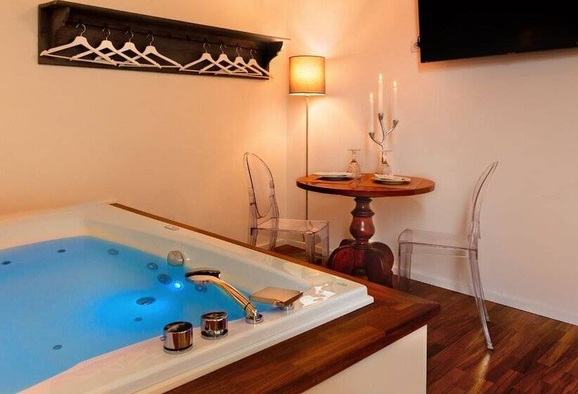 تختخواب و صبحانه Naca Suite