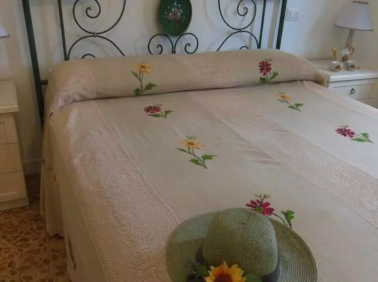 تختخواب و صبحانه Sotto La Torre