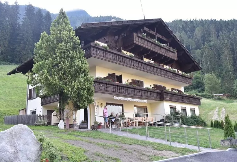Pension Gasthof Haselstaude