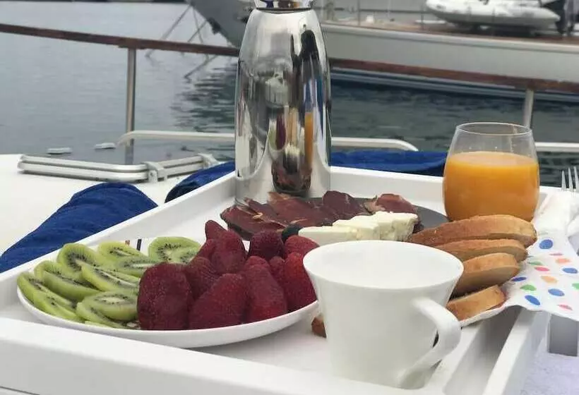 Aamiaismajoitus (B&B) Dream House Boat