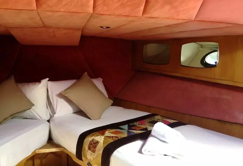 Aamiaismajoitus (B&B) Dream House Boat