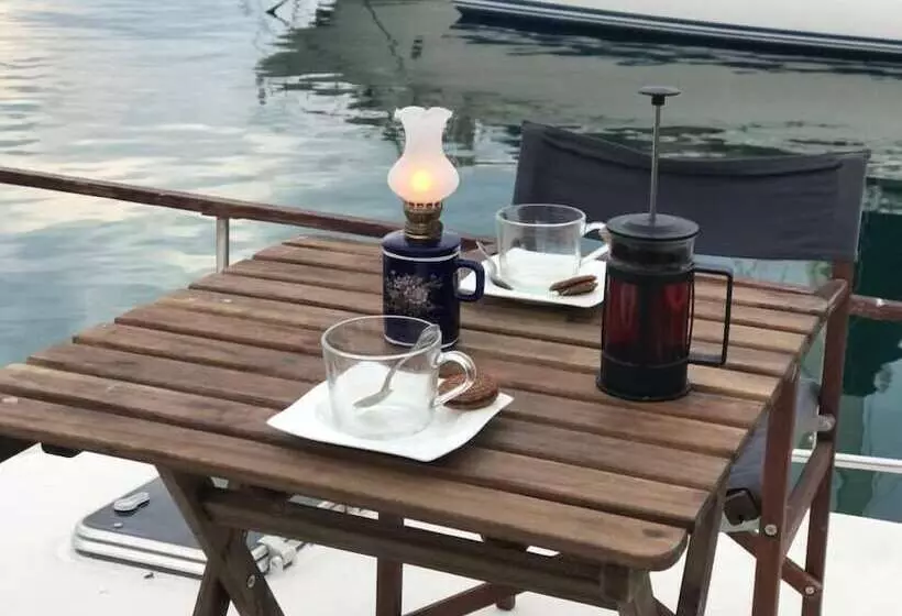 Aamiaismajoitus (B&B) Dream House Boat