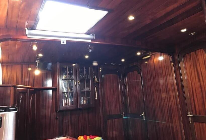 צימר Dream House Boat