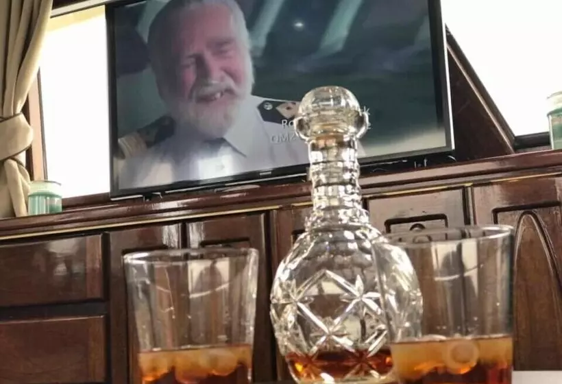 Aamiaismajoitus (B&B) Dream House Boat