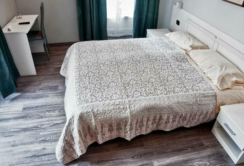 تختخواب و صبحانه Flaneur