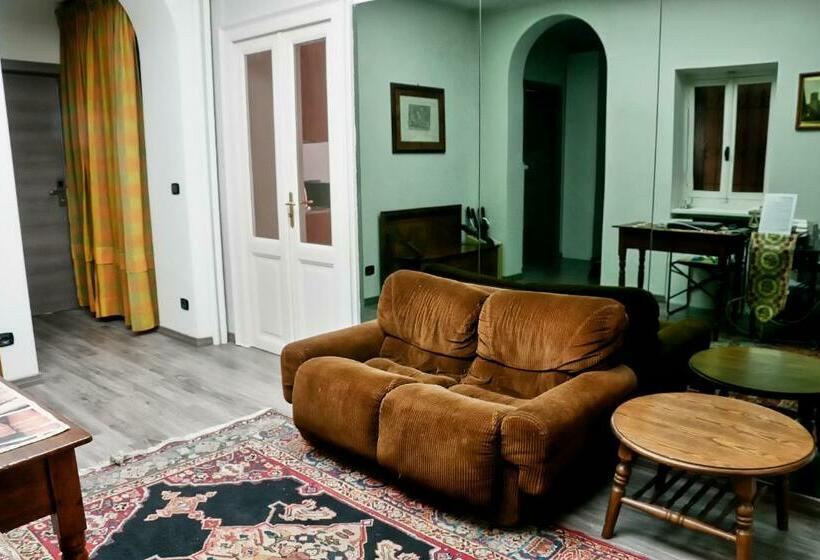 تختخواب و صبحانه Flaneur