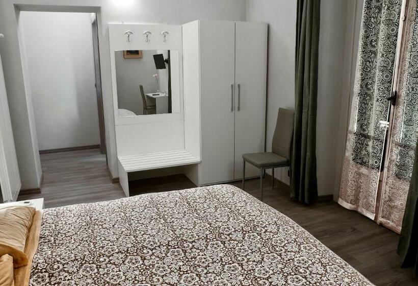 تختخواب و صبحانه Flaneur