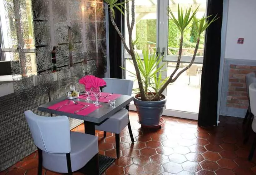 Отель Auberge La Tomette, The Originals Relais