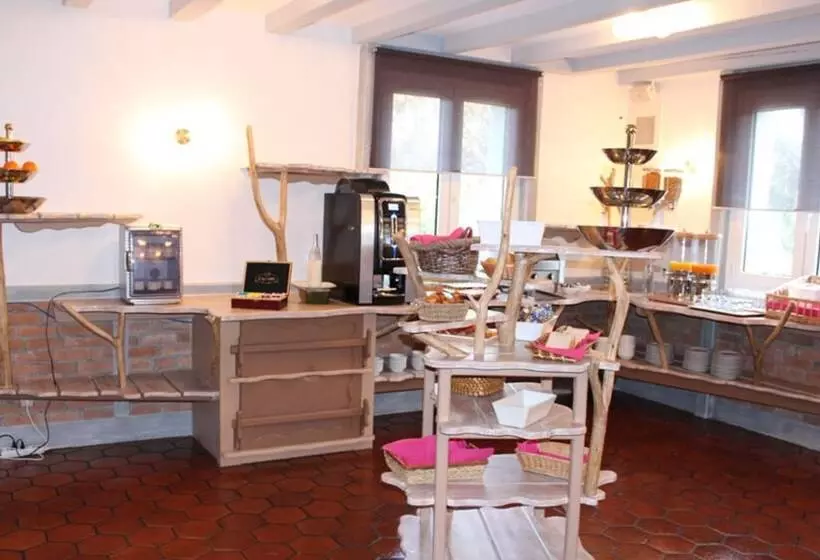 Отель Auberge La Tomette, The Originals Relais