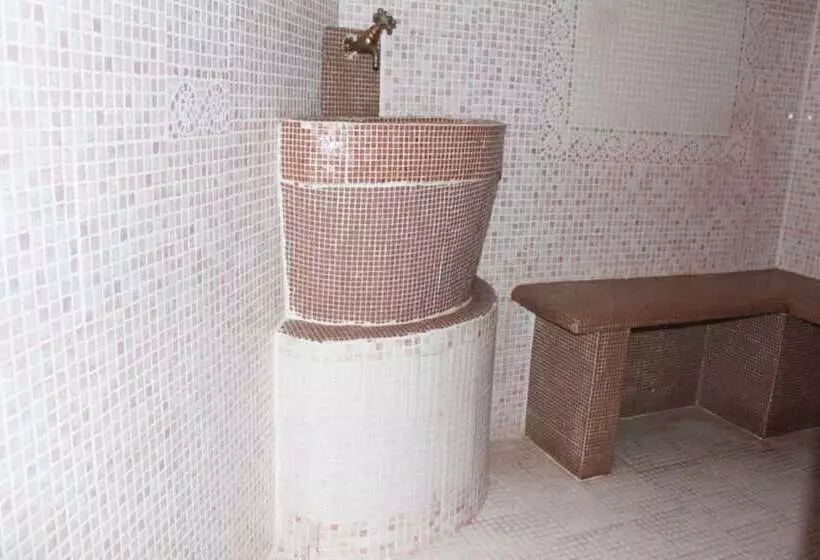 Отель Auberge La Tomette, The Originals Relais