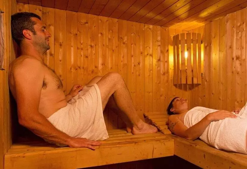 Отель Auberge La Tomette, The Originals Relais