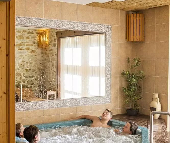 Отель Auberge La Tomette, The Originals Relais