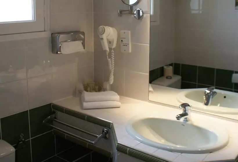 Отель Auberge La Tomette, The Originals Relais