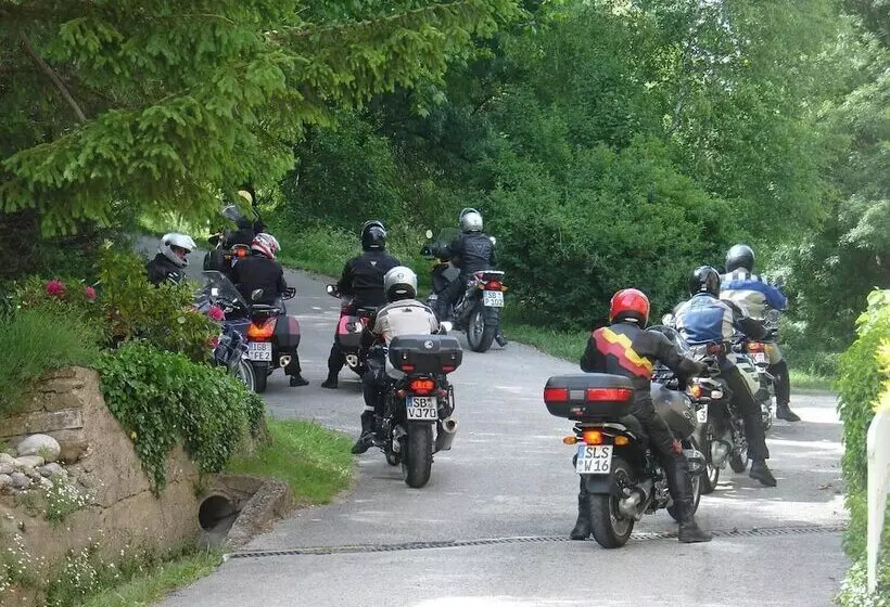 Отель Château Lou Cante Perdrix