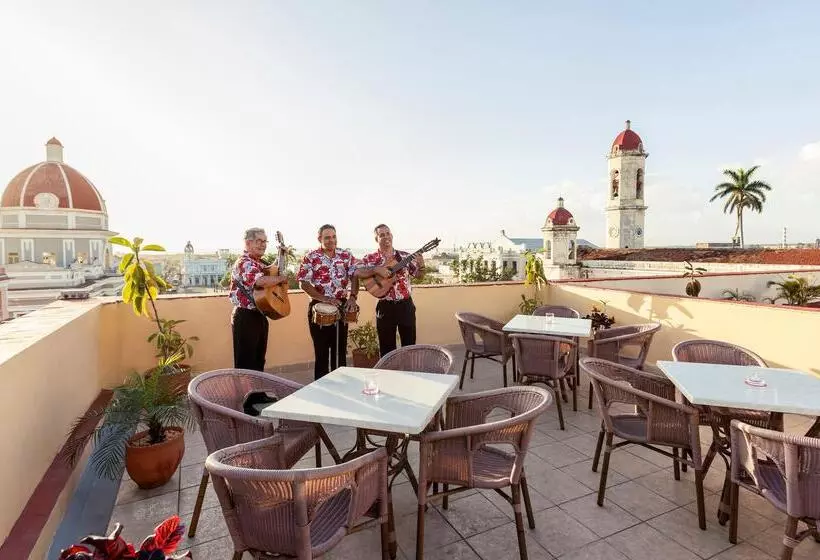 هتل La Union, Affiliated by Melia