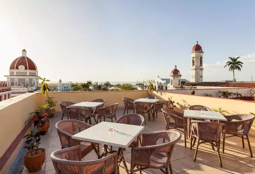 هتل La Union, Affiliated by Melia