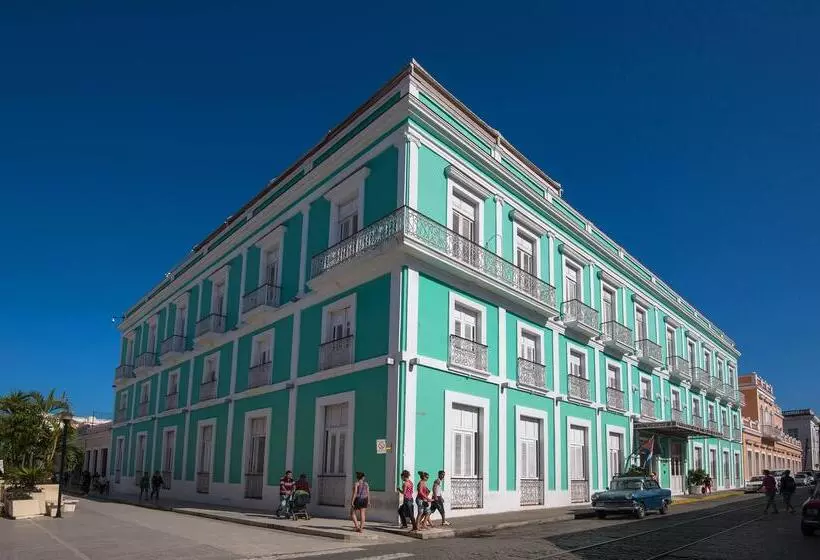 هتل La Union, Affiliated by Melia