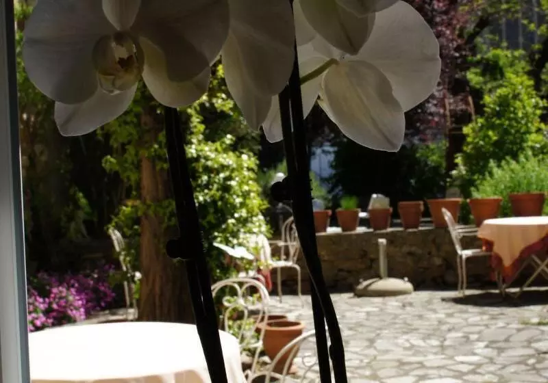 فندق Le Manoir Du Raveyron