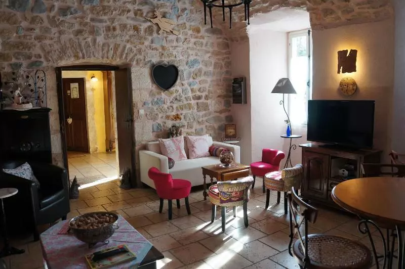 فندق Le Manoir Du Raveyron