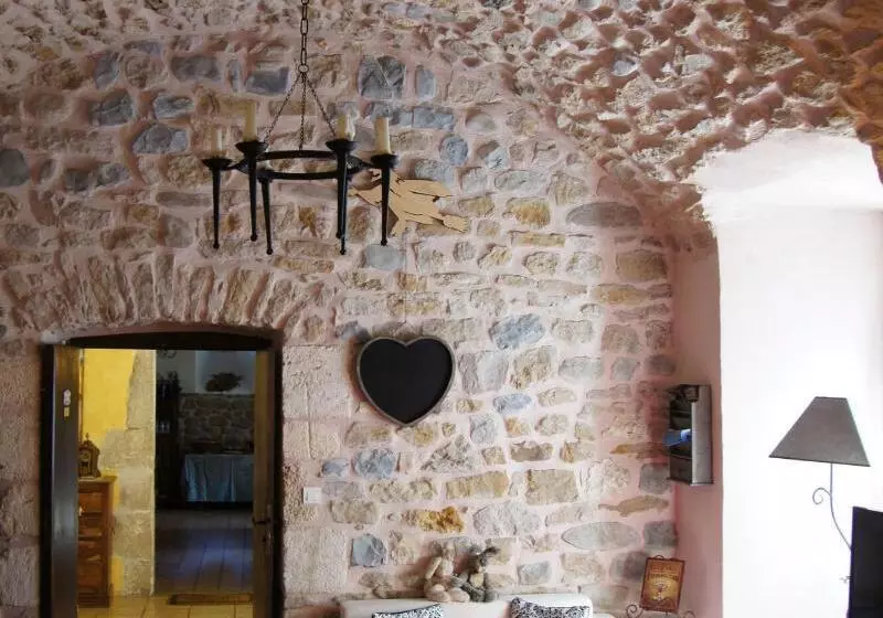 فندق Le Manoir Du Raveyron