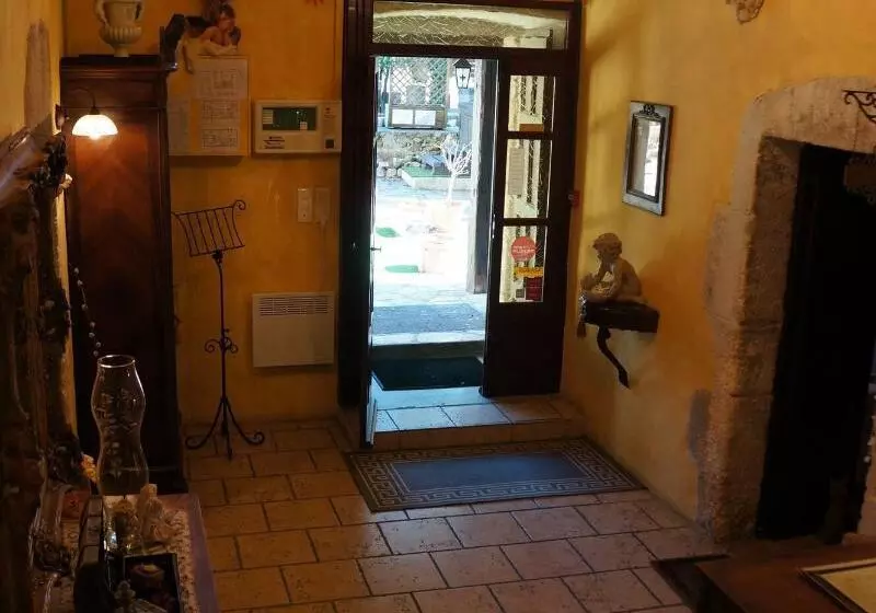 فندق Le Manoir Du Raveyron