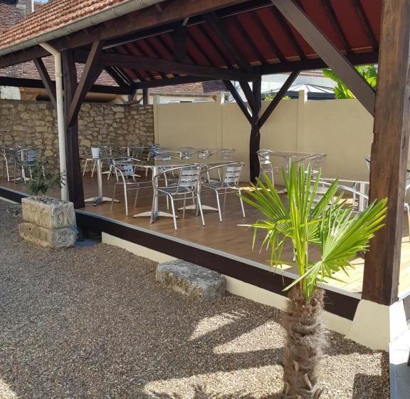 호텔 Hôtel Restaurant Le Moulin De La Renne Adults Only Proche Zoo De Beauval