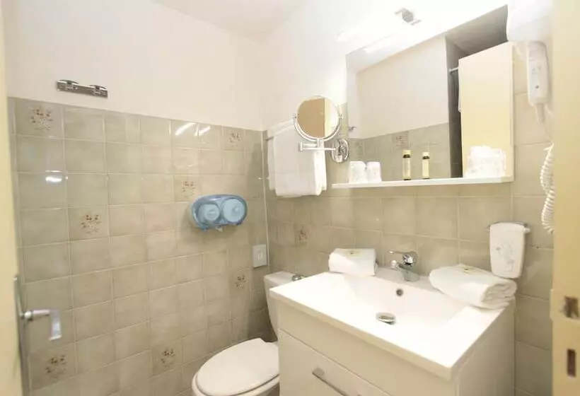 Отель Les Marronniers