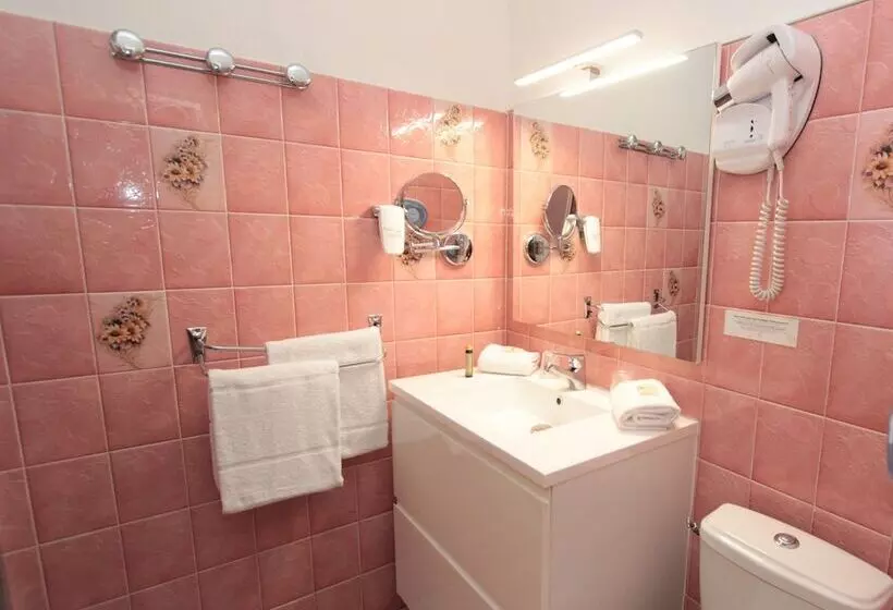 Отель Les Marronniers