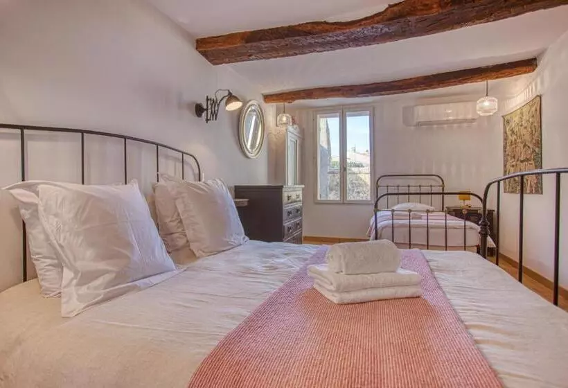 ホテル Hôtel Restaurant Les Remparts