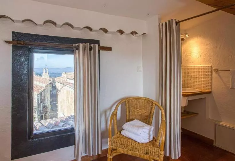 ホテル Hôtel Restaurant Les Remparts
