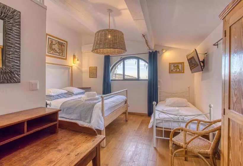 ホテル Hôtel Restaurant Les Remparts