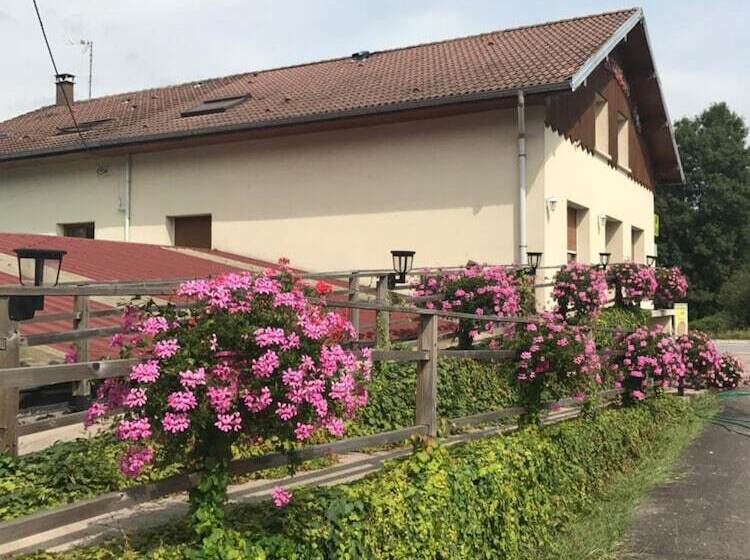 Отель Logis Auberge De La Poirie