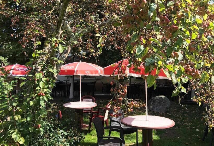 Отель Logis Auberge De La Poirie