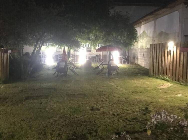 Отель Logis Auberge De La Poirie