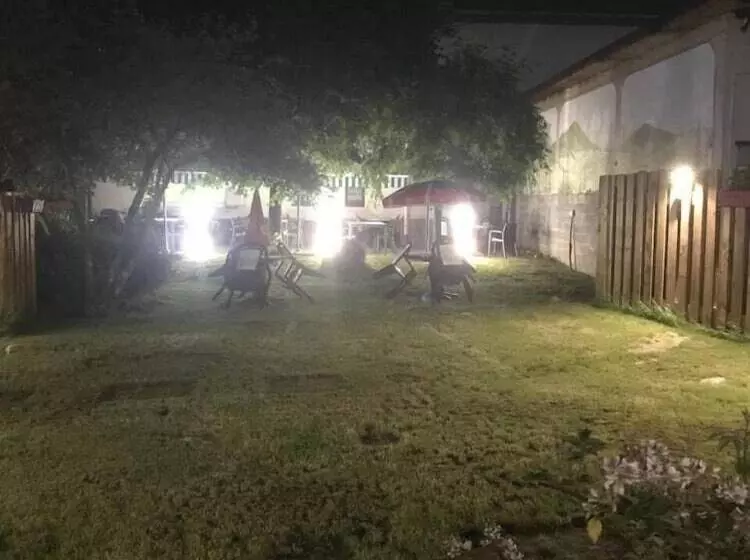 ホテル Logis Auberge De La Poirie