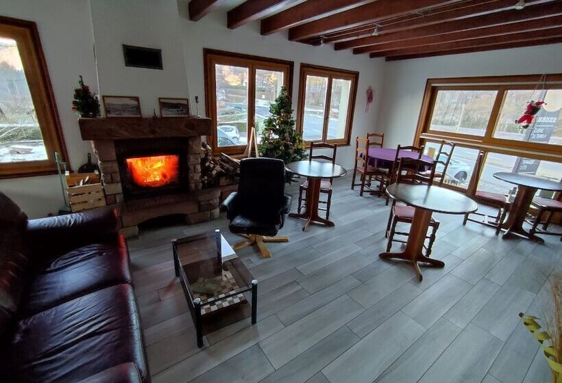 Отель Logis Auberge De La Poirie