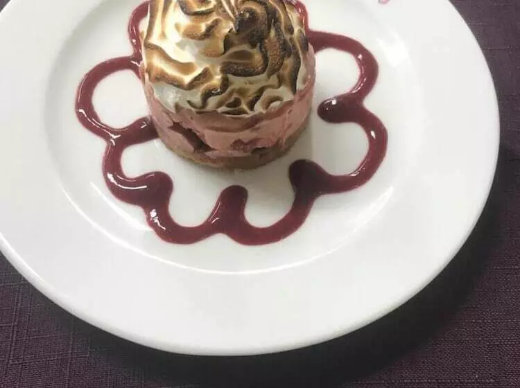 ホテル Logis Auberge De La Poirie