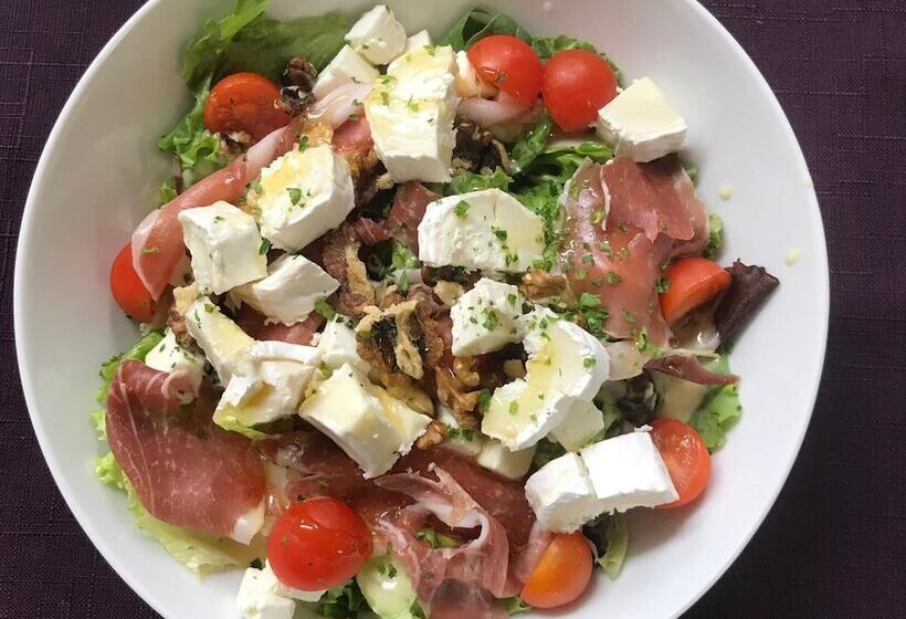 Отель Logis Auberge De La Poirie