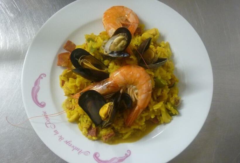 Отель Logis Auberge De La Poirie