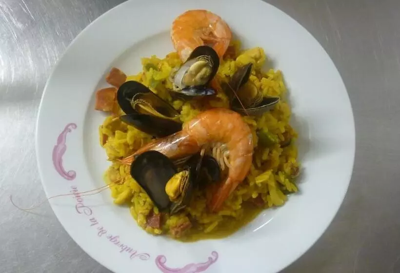 ホテル Logis Auberge De La Poirie