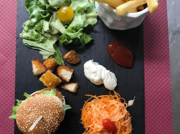 Отель Logis Auberge De La Poirie