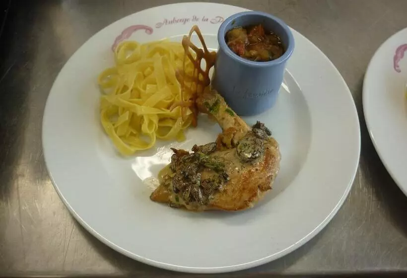 ホテル Logis Auberge De La Poirie