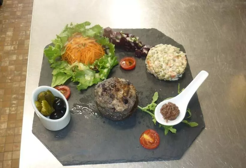 ホテル Logis Auberge De La Poirie