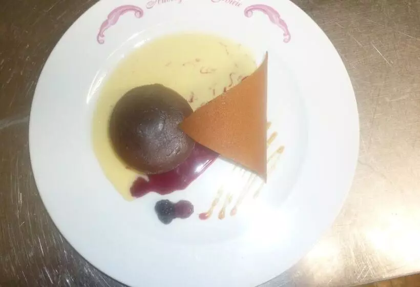 ホテル Logis Auberge De La Poirie